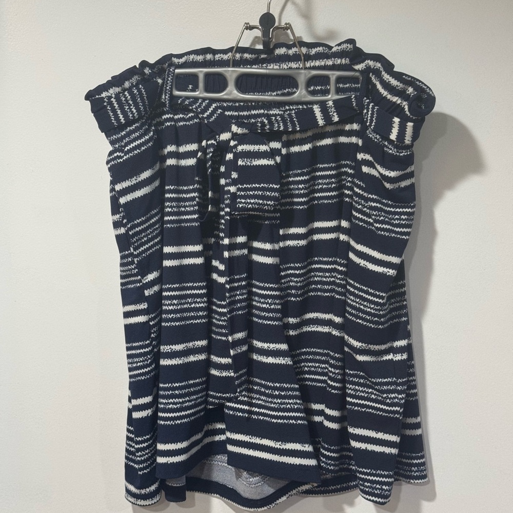 LuLaRoe Ella Shorts – Navy & White Patterned Shorts with Pockets (XL)